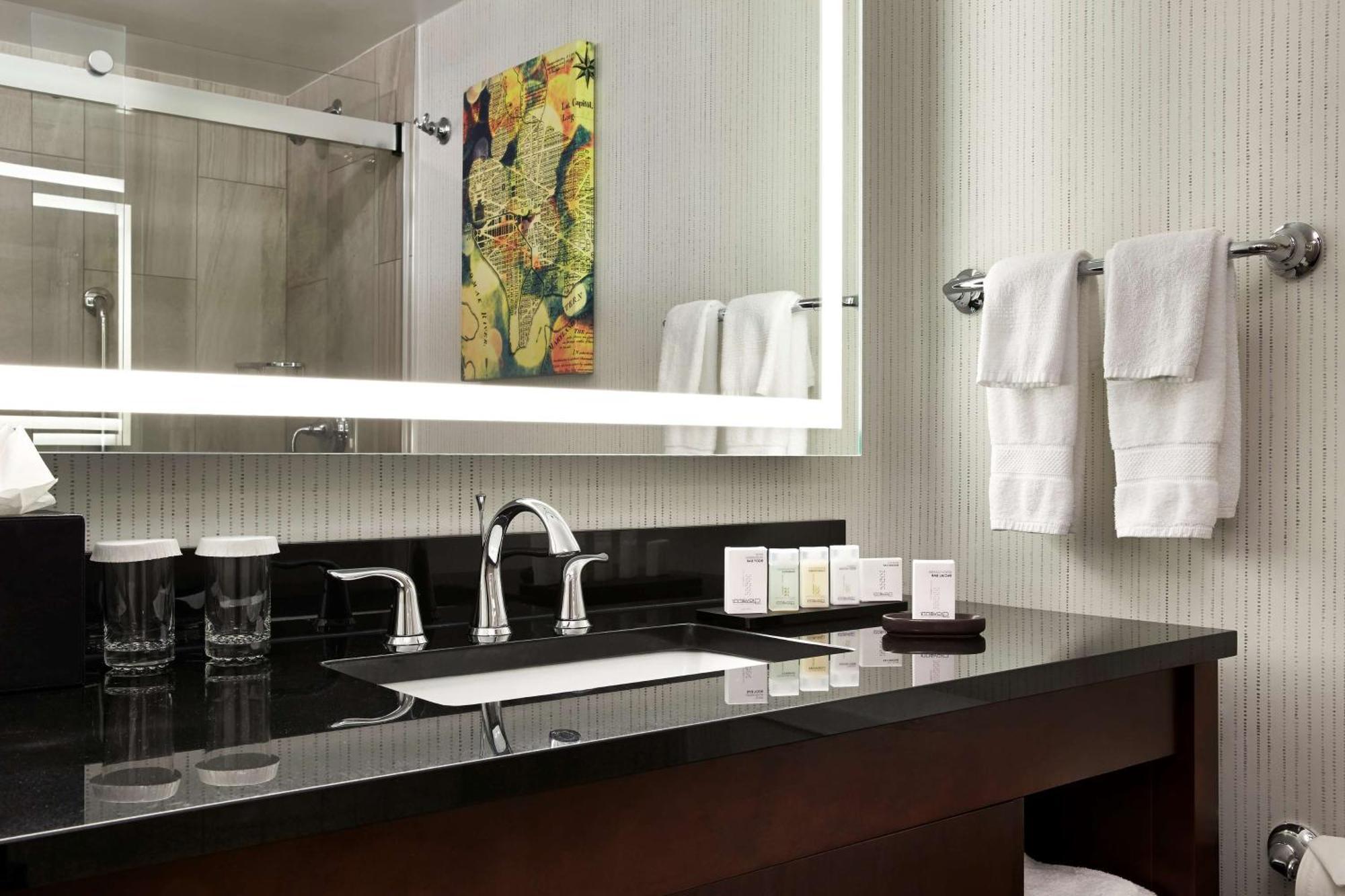 Embassy Suites By Hilton Washington Dc Chevy Chase Pavilion Eksteriør billede