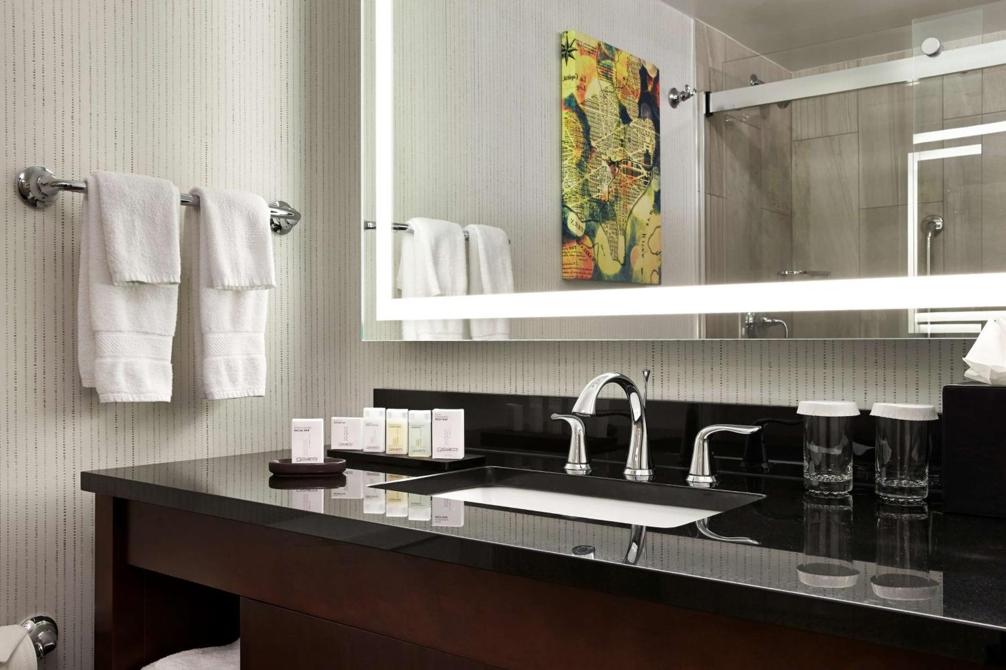 Embassy Suites By Hilton Washington Dc Chevy Chase Pavilion Eksteriør billede